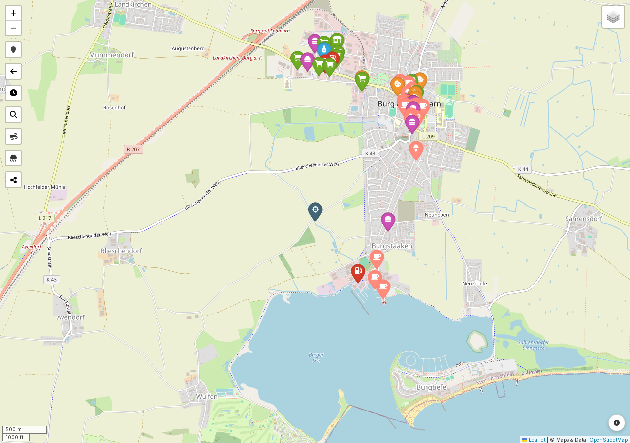 Screenshot: a full generated map with route, POI markers, and controls visible
